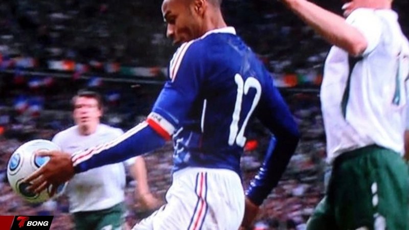 tình huống chạm tay của Thierry Henry năm 2009